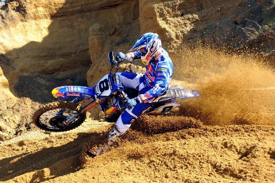 Mastering the Track: Motocross Gear Tips for Beginners and Seasoned Riders
